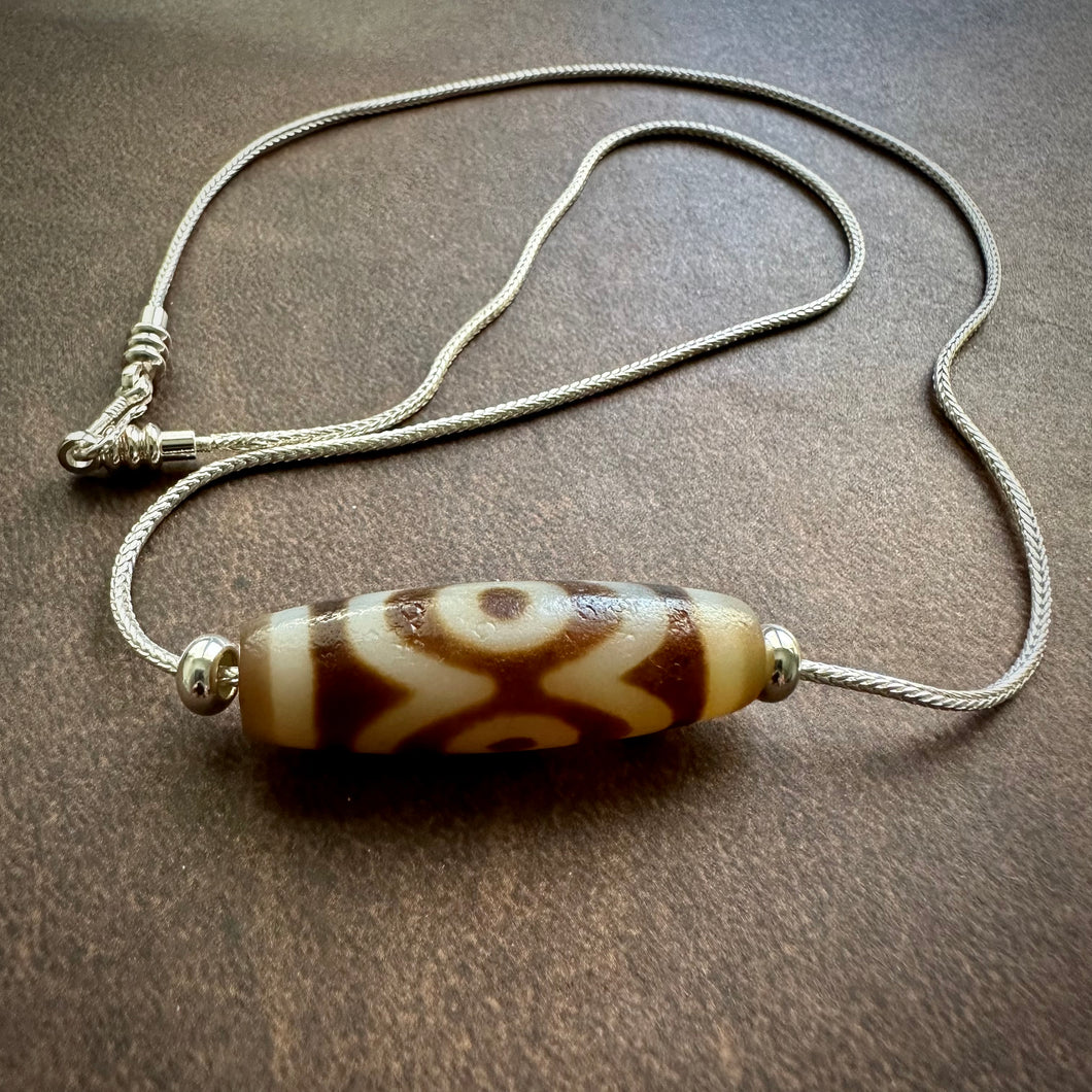 Vintage Tibetan 3-Eyes Dzi Bead Amulet Necklace