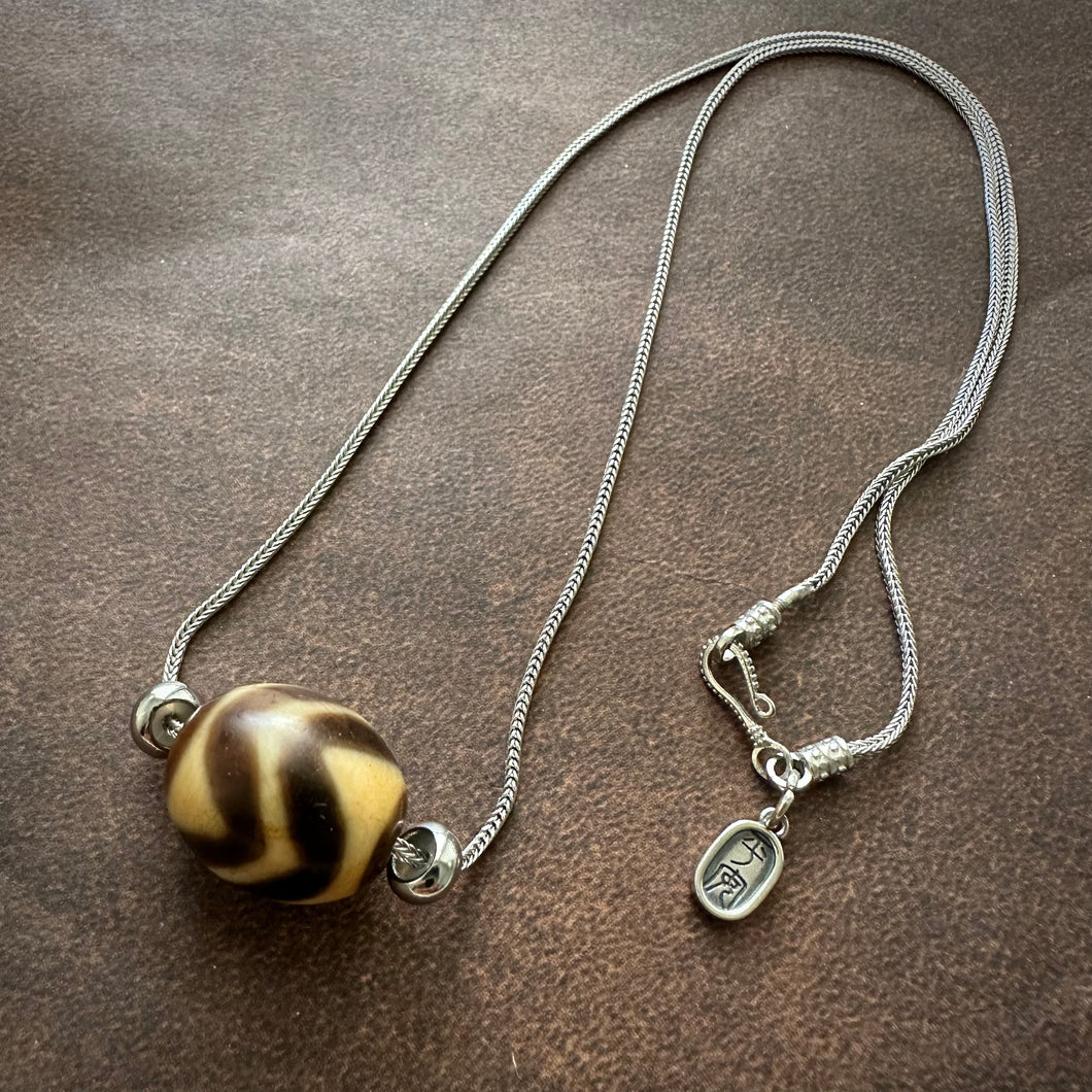 Vintage Tibetan Daluo Dzi Bead Amulet on 925 Silver Chain Necklace