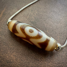 Vintage Tibetan 3-Eyes Dzi Bead Amulet Necklace