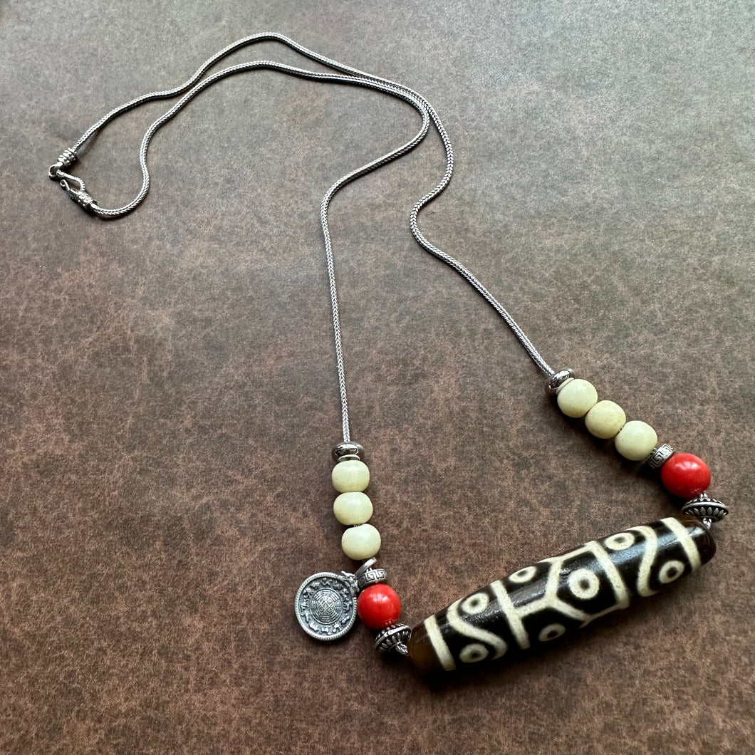 Vintage Tibetan 12-Eyes Dzi Bead Amulet Necklace