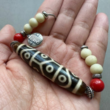 Vintage Tibetan 12-Eyes Dzi Bead Amulet Necklace