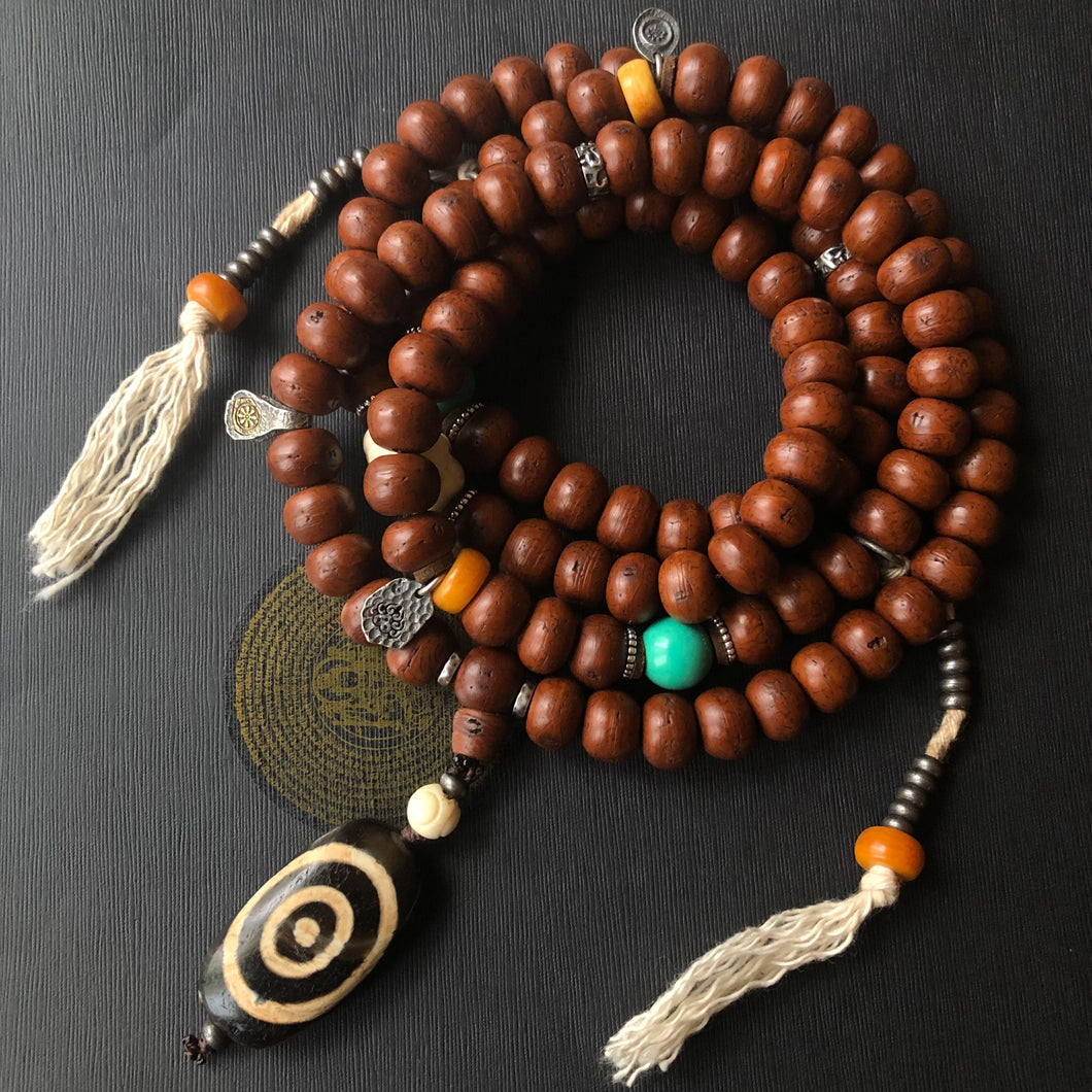 Bodhi Seeds Tibetan Mala with Ancient Dzi Pendant
