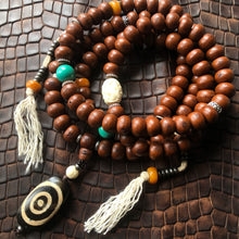 Bodhi Seeds Tibetan Mala with Ancient Dzi Pendant