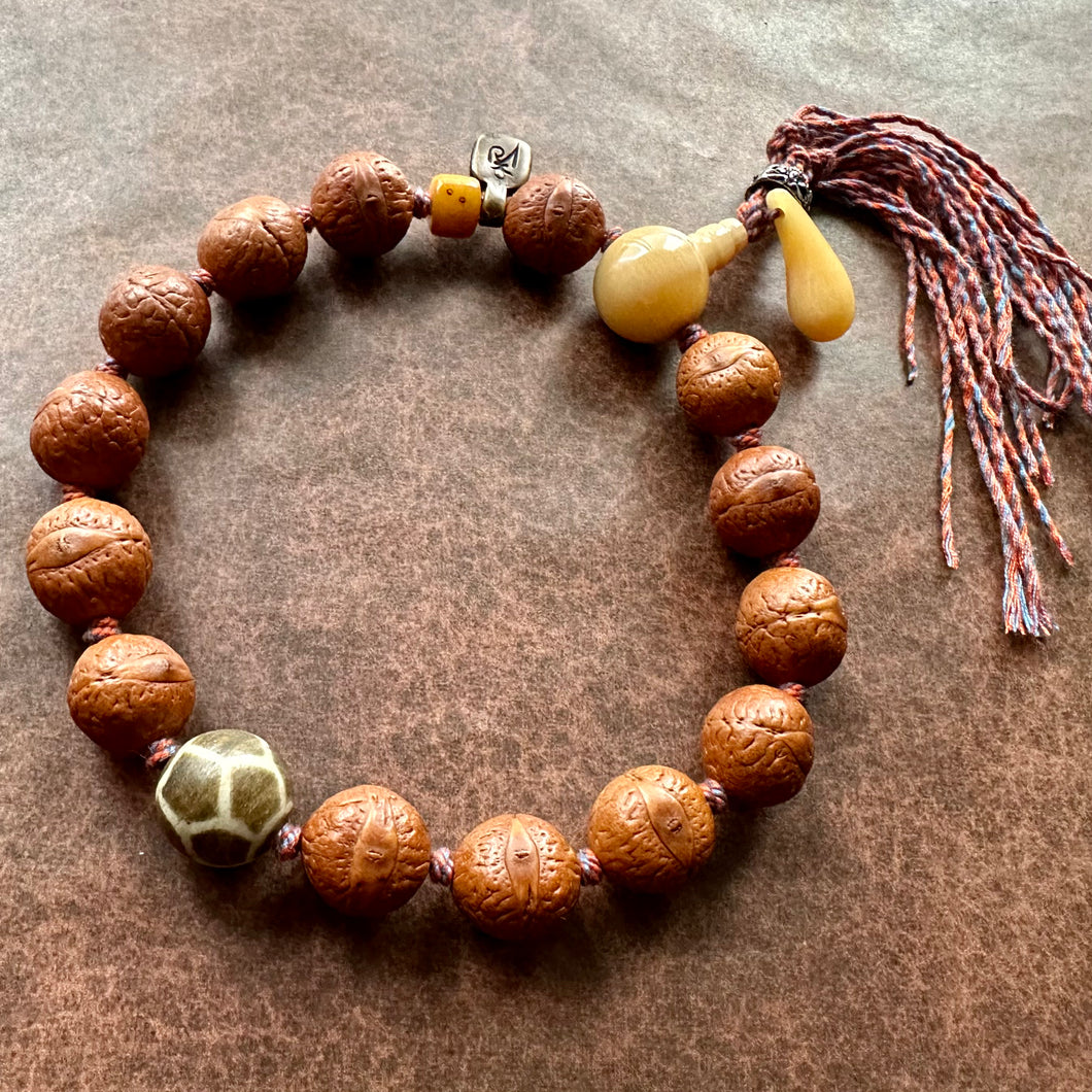 16mm Bodhi Seeds Hand Mala with Ancient Pumtek Dzi Bead