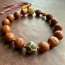 16mm Bodhi Seeds Hand Mala with Ancient Pumtek Dzi Bead
