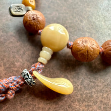16mm Bodhi Seeds Hand Mala with Ancient Pumtek Dzi Bead