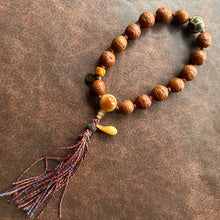 16mm Bodhi Seeds Hand Mala with Ancient Pumtek Dzi Bead