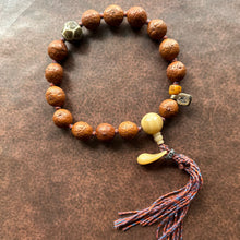 16mm Bodhi Seeds Hand Mala with Ancient Pumtek Dzi Bead