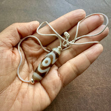 Vintage Tibetan 3-Eyes Dzi Bead Amulet Necklace