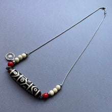 Vintage Tibetan 12-Eyes Dzi Bead Amulet Necklace