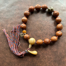 16mm Bodhi Seeds Hand Mala with Ancient Pumtek Dzi Bead